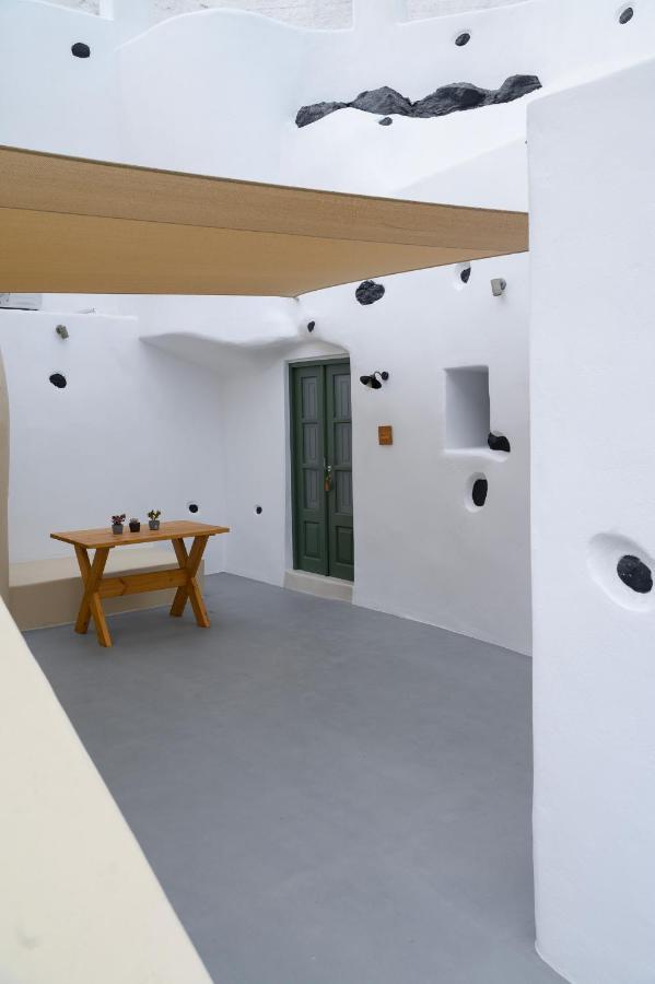 Elements Cave Suites Megalochori  Exterior photo
